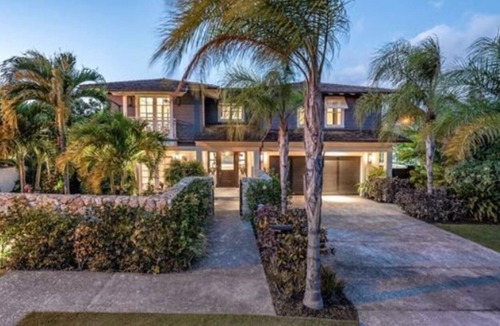 Kahala House | Long term rental near beach in Kahala with Pool