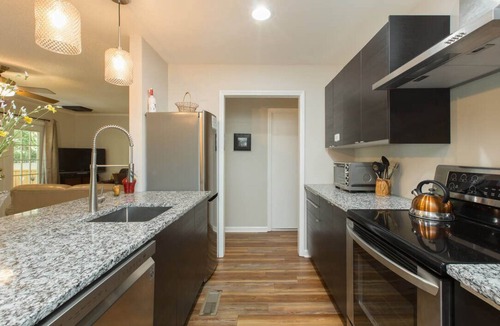 Kenilworth Ski Chalet | Lucerne Chalet - Treetop Mountain Views In Downtown Asheville -FP, Dog Friendly!
