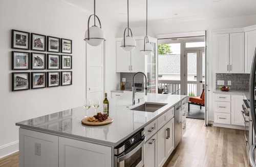 Edgehill House | LUXURIOUS & SPACIOUS TOWN HOME LOCATED 1-1/2 MILES TO DOWNTOWN NASHVILLE