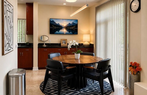 West Los Angeles Condo | Luxury 3 bedroom smart home condo in Sawtelle