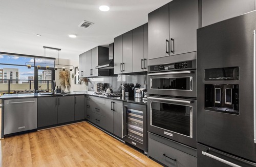 Peachtree Center House | Luxury 3BR Townhouse | Private Patio, Pool, Walk to FIFA & Downtown