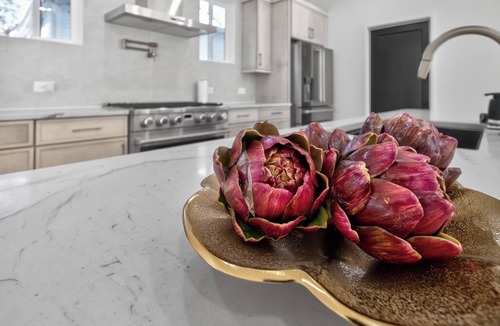 East Side House | Luxury 4BR 4 BA, Chef Kitchen, 10 min to FIFA Stadium, 5 min to BeltLine