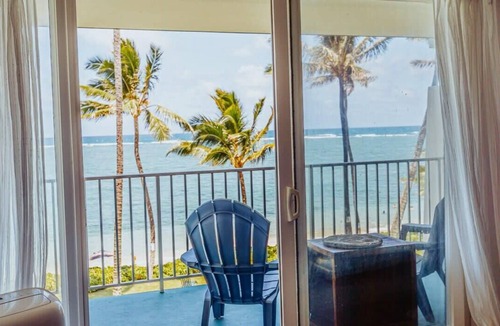 Punaluu Condo | Luxury Beachfront Condo w/AC