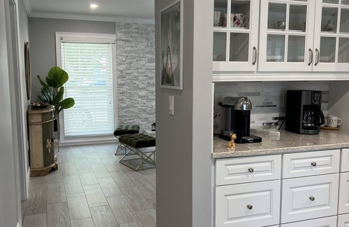Southgate House | Luxury home&heated private pool mins drive to Siesta Key & Downtown Sarasota.
