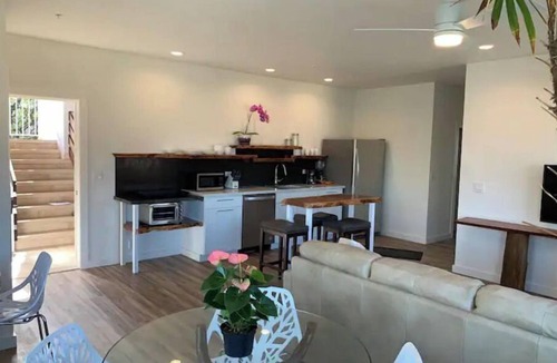Historic Kailua Village Apartment | Luxury Modern 2Bdrm in PARADISE/AC/5 STAR LOCATION/WALK 2 BEACH