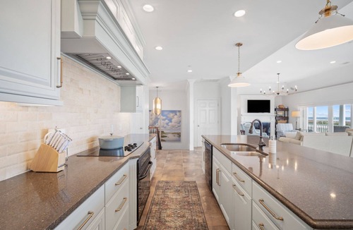 Saint Helena Island House | Luxury Oceanfront Retreat | 6 Ensuite Bedrooms | Sleeps 14 | Golf Cart Included | Steps to Beach Club