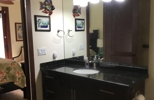 Discovery Harbour House | Luxury, pool, 3 Bed, 2 Bth, call to 150 countries, 500Mbps web, 300 channels