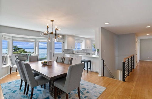 Broadview House | Luxury Water View 6BR Retreat with Gym
