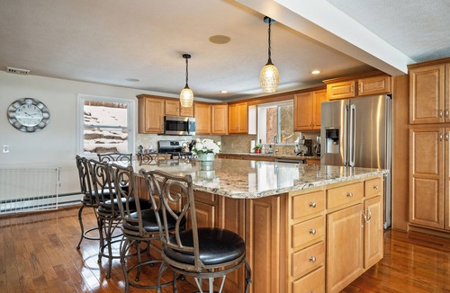 East Irondequoit House | Luxury Waterfront Retreat - Hot tub & Game Room