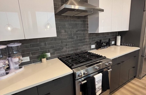 Westside Apartment | Luxury West Midtown 3br Skyrise Floor to Ceiling Views