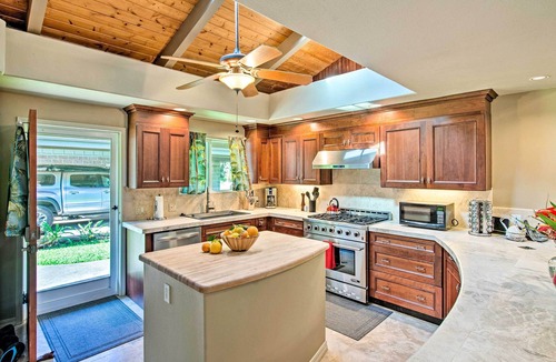 Honokaa House | 'M'la Lani' Home on 5 Acres, w/ Gas Grill!
