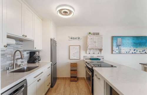Makaha Valley Condo | Makaha Ocean View - 2 bedroom, 1 bath - family friendly