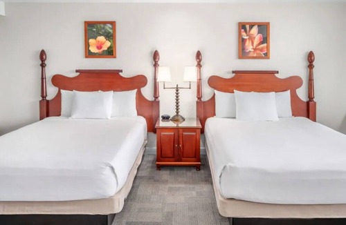 Kahului Hotel | Making The Best Memories Along The Way! 2 Relaxing Units, Outdoor Pool!