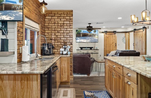 Old Homosassa House | Mason Creek Lodge - Waterfront Pool Home - Fishing - Scalloping
