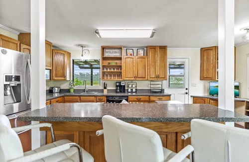 Punaluu House | Mau Loa Hale: Perfect Location 5 Acres Walk to Bch! Open concept! Breeze & Views