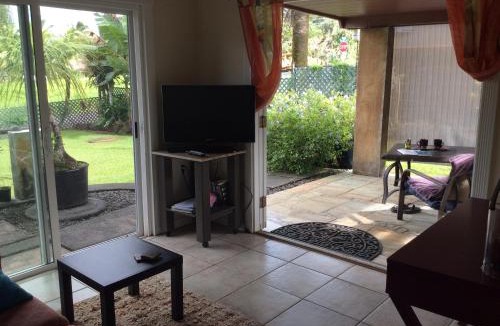 Kapoho House | Mediteranean style Ohana Rental/Garden Bungalow in Pahoa