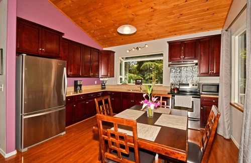 Volcano House | Mele Nani Getaway in lovely Volcano, Hawaii