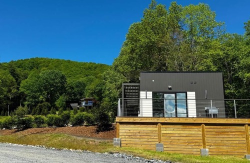 Balsam Grove Cabin | Mirror Cabin - Looking Glass