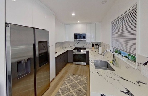 Toluca Lake House | MODERN 1BR *HOUSE* in TOLUCA LAKE with CARPORT PARKING & FENCED PATIO p72