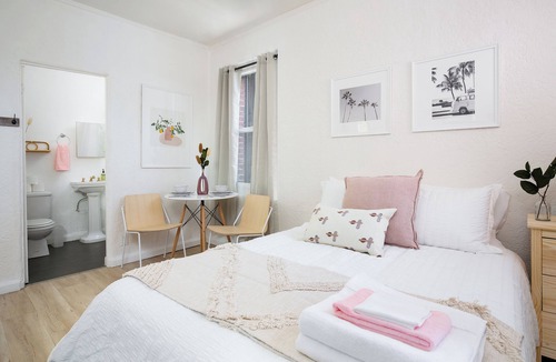 Westlake Hotel | Modern, Bright Studio Near the Heart of LA