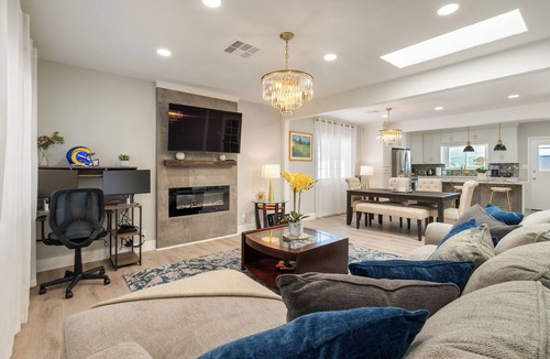 Del Aire House | Modern Escape FIFA CW Tranquility House near LAX, fits 10 guests.