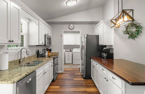 Smoky Mountains House | Modern Family Cabin in the Smokies + Mtn Views!