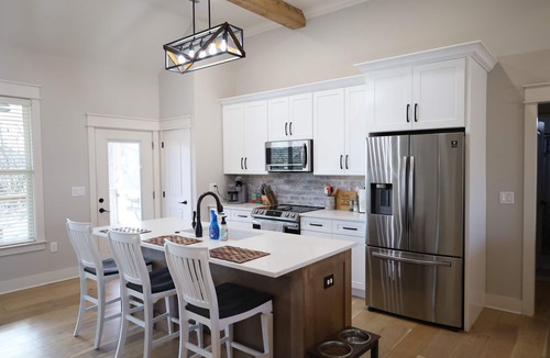 Graysville House | Modern Family-sized Country Gem near Chattanooga with relaxing balcony & deck!