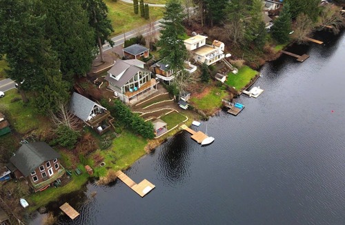 Warm Beach House | Modern Lakefront home, 3 bds, 2 baths, dock, gazebo, kayaks, and fishing.