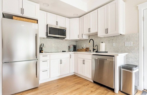 Maple Valley Apartment | Modern Maple Valley Apartment with Hot Tub, Laundry, Kitchen. Great for visiting family and friends