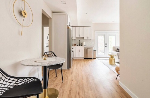 Maple Valley Apartment | Modern Maple Valley Apartment with Hot Tub, Laundry, Kitchen. Great for visiting family and friends
