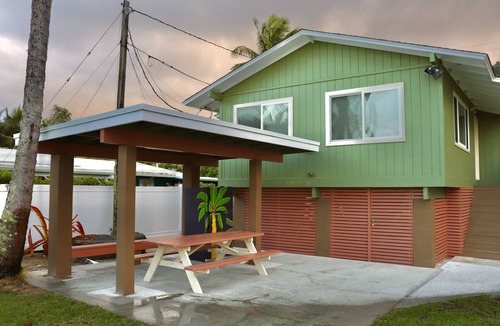Punaluu House | Modern Oceanfront North Shore House, w/AC & volleyball net, near Kualoa Ranch