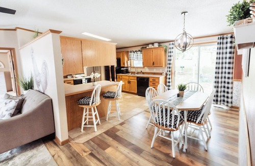 Afton House | Monkey Island Water View House by Public Boat Ramp - KAYAKS INCLUDED - sleeps 6