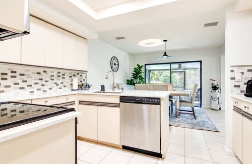 Fairway Village House | Monthly Stay | Dedicated Workspace | Wesley Chapel | 3BR, Near Tampa | Optional Resort Amenities