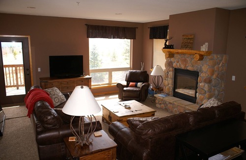 Wildernest House | Mountain Getaway backing to National Forest open space!