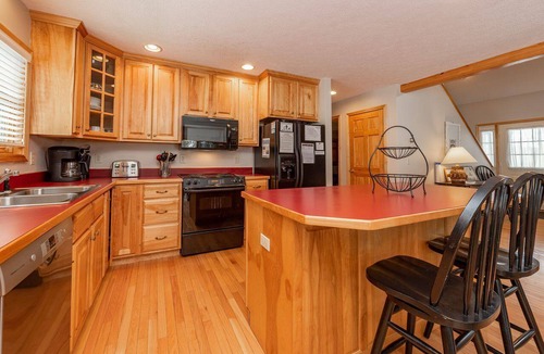 Mountainside Cabin | Mountain Hideaway/Central location/Nature lovers dream! Hot-tub, fire pit!