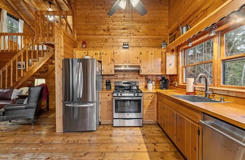 Hidden Lake Cabin | Mountain Views | Hot Tub | Pet Friendly