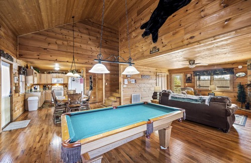 Gatlinburg Cabin | Mountain Views, Private Hot Tub & FREE Attraction Tickets