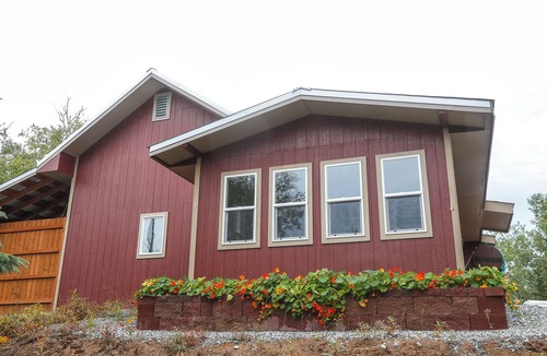 Deltana Apartment | Mountainview Boathouse Apartment.