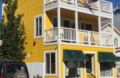 Avalon Villa | NEW AC in town FUN, 600 5 STAR reviews two balcony’s SUP KAYAKS CHAIRS CLEAN
