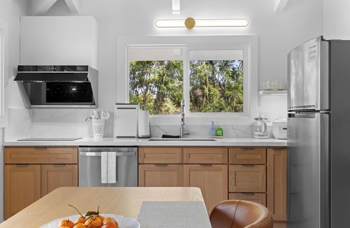 Kona Palisades House | NEW Modern King+Sofa Queen Bed · AC · Private Patio +Laundry