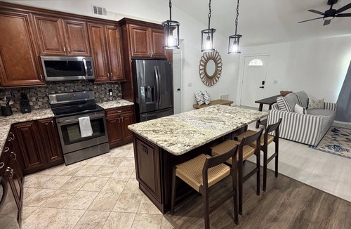 Orlando House | New - Sleeps 10 Private Pool and Fenced Yard