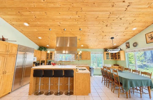 Lower Kingsbury House | NEW Spacious Lake Tahoe Retreat, Pool Table, Close to Town & Beaches (SL101)