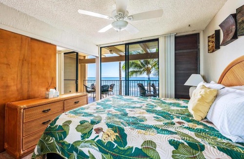 Kailua-Kona House | New Top Hawaii Oceanfront 2BR/2BR with White Sand Beach-Kona Bali Kai 206