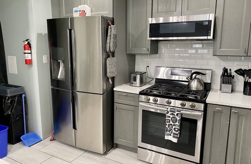 Greenville House | New York & Sleeps 10 & MetLife & Cruise Port ★FREE Driveway Parking★