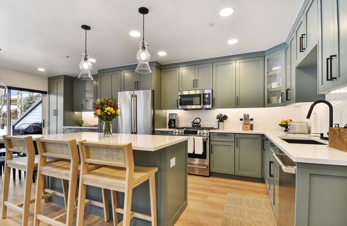 Deer Valley House | Newly & Fully Remodeled! Free Ski Shuttle to DV! AC & Hot Tub. Up to 25% Off!