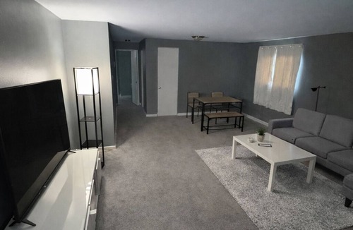 South Hills House | NFL Draft Luxury Stay Sleeps 6 Minutes to Action & Light Rail Access 1 Min