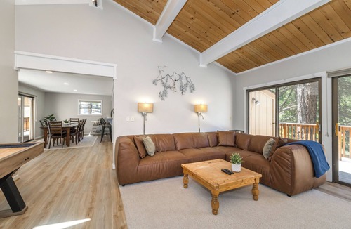 Truckee House | Northstar Caddyshack Location, Hot Tub, Shuffleboard, Arcades, Golf + NPOA Pass (Pool/Sauna/Gym)