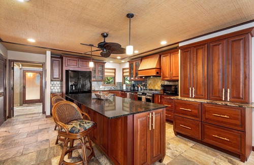 Kailua-Kona House | 🏖️Ocean Front | Private Pool & Lanai | Island Comfort!