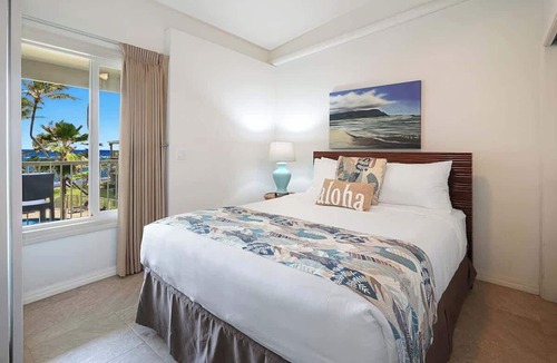 Wailua Condo | Ocean View 3 Bed Suite - Sleeps 6 with Pool & A/C - Steps to the Sand in Kapaa!