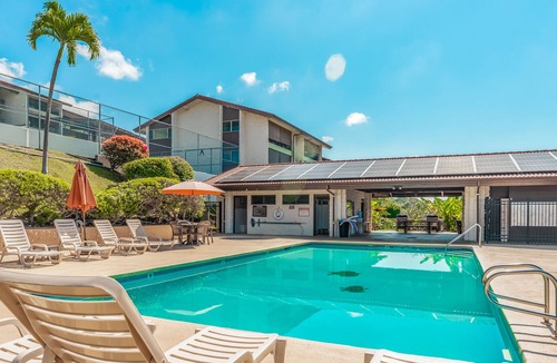 Honalo Condo | Ocean-view condo in great location with outdoor pool, sports courts, & lanai